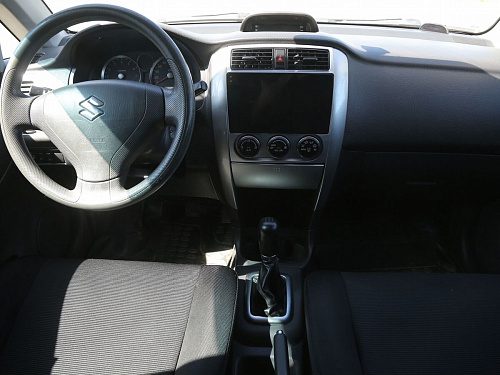 Suzuki Liana