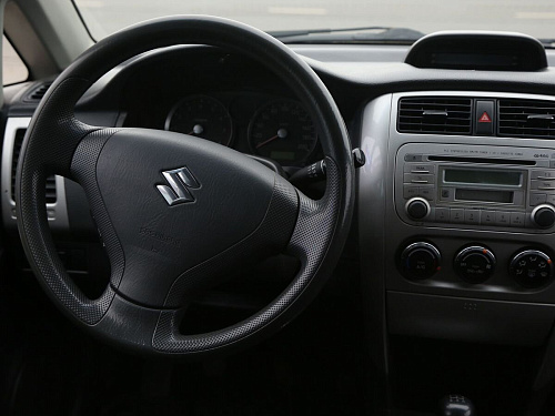 Suzuki Liana