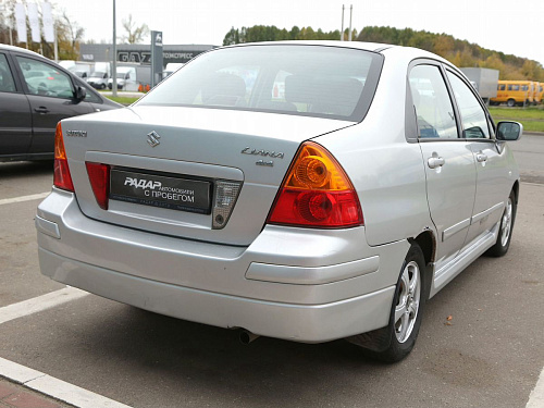 Suzuki Liana