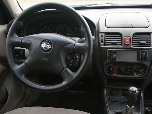Nissan Almera