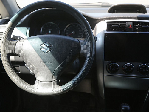 Suzuki Liana
